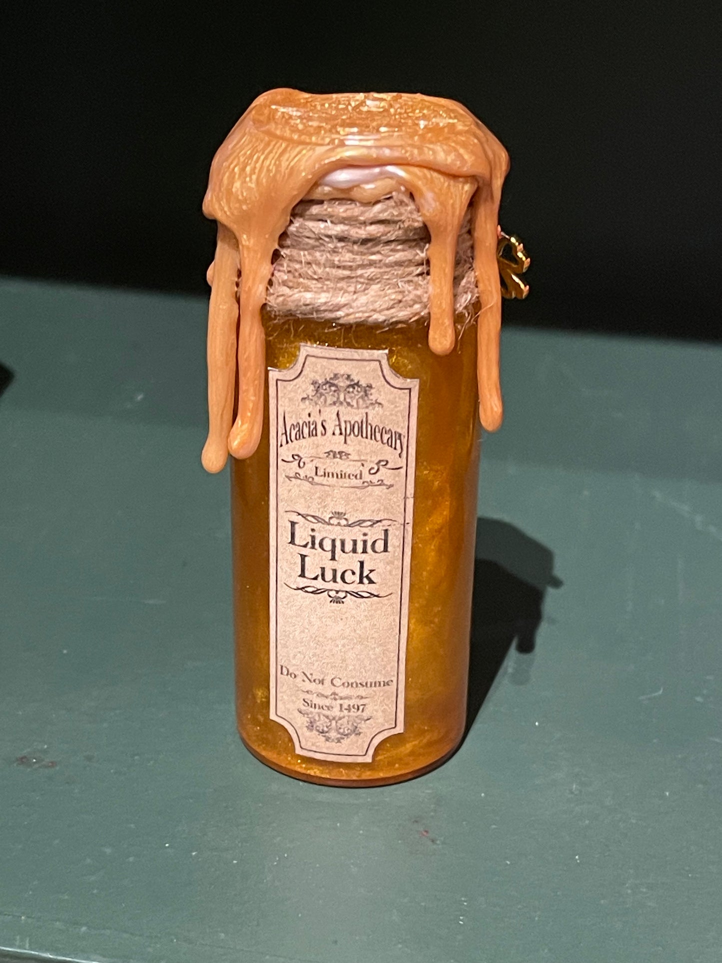 Dice Shaker Magic Potion - D20 Die for D&D and TTRPG