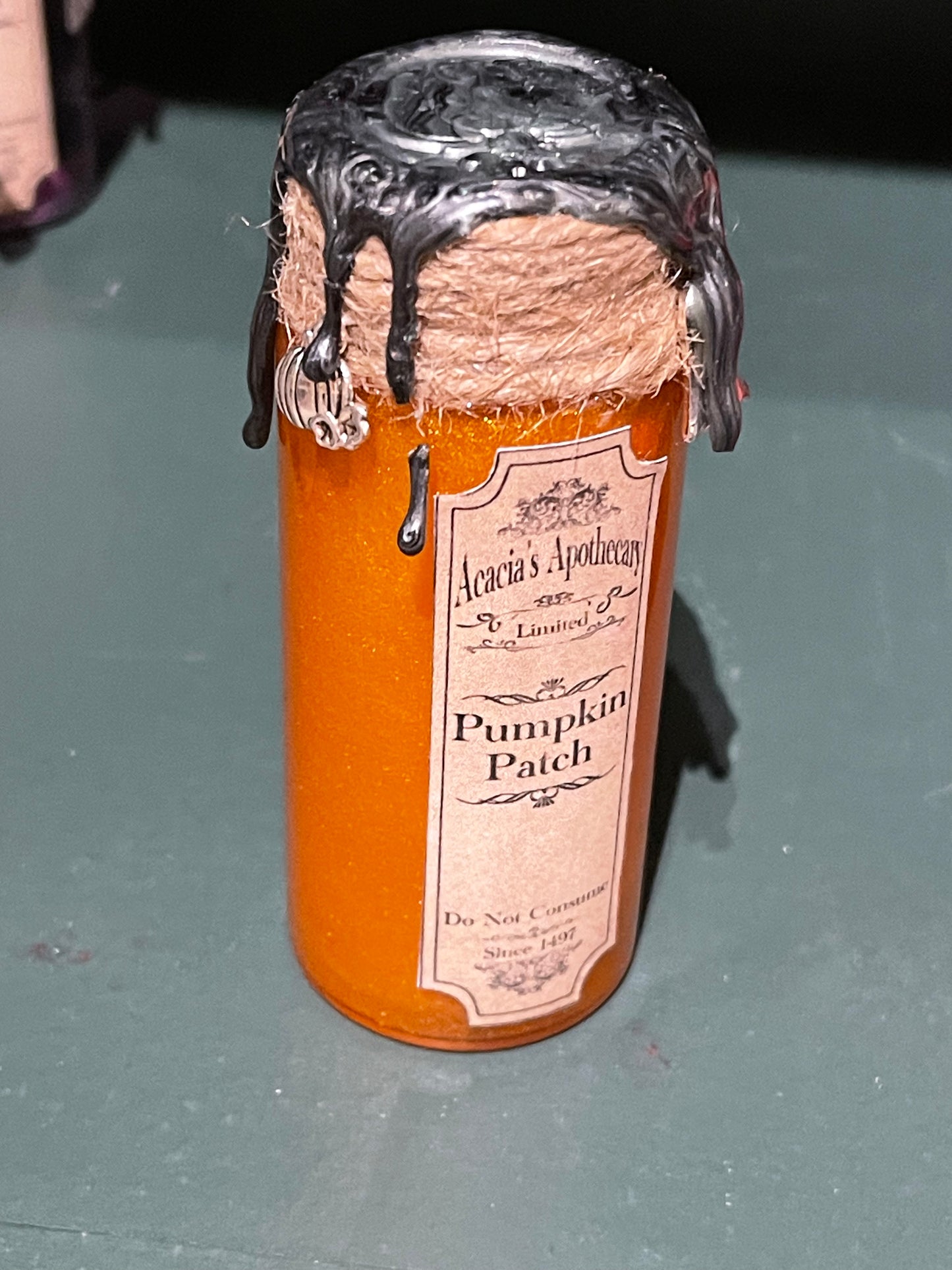 Dice Shaker Magic Potion - D20 Die for D&D and TTRPG