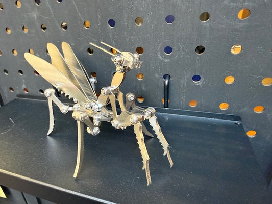 Maker - Metal Praying Mantis (Assembled)