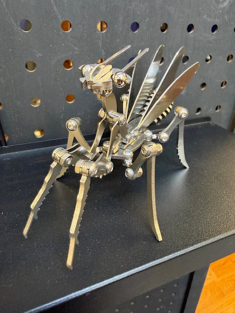 Maker - Metal Praying Mantis (Assembled)